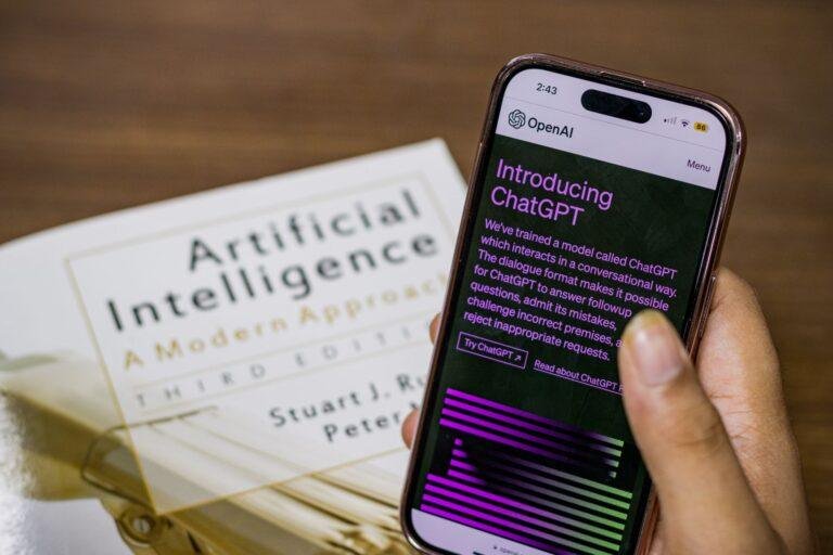 CustomGPT.ai vs ChatGPT Custom GPTs: Which Is Worth the Price?